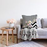 - Sonil-K3977-Gorsel-1 - Realhomes Zikzak Ve Kaz Ayaklı Zeminde Çiçekler Özel Tasarım Dijital Baskılı Modern Raşel Kadife Yastık Kırlent Kılıfı Realhomes