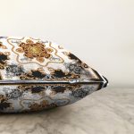 - Sonil-K3984-Gorsel-2 - Realhomes Siyah Beyaz Zeminde Etnik Desenli Özel Tasarım Dijital Baskılı Modern Raşel Kadife Yastık Kırlent Kılıfı Realhomes