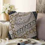 - Sonil-K3990-Gorsel - Realhomes  Leopar Desenli Zeminde Zincir Motifli Özel Tasarım Dijital Baskılı Modern Raşel Kadife Yastık Kırlent Kılıfı Realhomes
