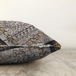 - Sonil-K3990-Gorsel-2 - Realhomes  Leopar Desenli Zeminde Zincir Motifli Özel Tasarım Dijital Baskılı Modern Raşel Kadife Yastık Kırlent Kılıfı Realhomes