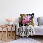 - Sonil-K3996-Gorsel-1 - Realhomes  Puanlı Zeminde Altın Zincir Ve Çiçekler Özel Tasarım Dijital Baskılı Modern Raşel Kadife Yastık Kırlent Kılıfı Realhomes