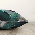 - Sonil-K4000-Gorsel-2 - Realhomes Koyu Zeminde Mavi Çiçek Motifli Özel Tasarım Dijital Baskılı Modern Raşel Kadife Yastık Kırlent Kılıfı Realhomes