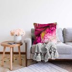 - Sonil-K4001-Gorsel-1 - Realhomes  Pembe Sulu Boya Zeminde Altın Desenli Özel Tasarım Dijital Baskılı Modern Raşel Kadife Yastık Kırlent Kılıfı Realhomes