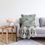 Kareli Zeminde Çiçek Motifli Özel Tasarım Dijital Baskılı Modern Raşel Kadife Yastık Kırlent Kılıfı Realhomes