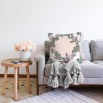 - Sonil-K4006-Gorsel-1 - Realhomes Çiçek Çerçeve Motifli Özel Tasarım Dijital Baskılı Modern Raşel Kadife Yastık Kırlent Kılıfı Realhomes