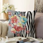 - Sonil-K4027-Gorsel - Realhomes  Zebra Zeminde Çiçek Motifli Özel Tasarım Dijital Baskılı Modern Raşel Kadife Yastık Kırlent Kılıfı Realhomes