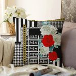 Altın Zincir Ve Çiçek Desenli Özel Tasarım Dijital Baskılı Modern Raşel Kadife Yastık Kırlent Kılıfı Realhomes