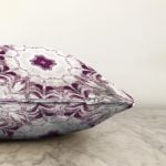 Krem Zeminde Mor Desenli Özel Tasarım Dijital Baskılı Modern Raşel Kadife Yastık Kırlent Kılıfı Realhomes