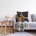 - Sonil-K4048-Gorsel-1 - Realhomes Siyah Zeminde Altın Motifli Ve Özel Tasarım Dijital Baskılı Modern Raşel Kadife Yastık Kırlent Kılıfı Realhomes