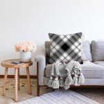 - Sonil-K4053-Gorsel-1 - Realhomes Siyah Beyaz Ekose Motifli Özel Tasarım Dijital Baskılı Modern Raşel Kadife Yastık Kırlent Kılıfı Realhomes