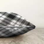 - Sonil-K4053-Gorsel-2 - Realhomes Siyah Beyaz Ekose Motifli Özel Tasarım Dijital Baskılı Modern Raşel Kadife Yastık Kırlent Kılıfı Realhomes