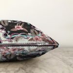 - Sonil-K4065-Gorsel-2 - Realhomes  Çiçek Altın Ve Kemer Motifli Özel Tasarım Dijital Baskılı Modern Raşel Kadife Yastık Kırlent Kılıfı Realhomes