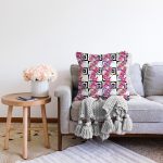 - Sonil-K4067-Gorsel-1 - Realhomes Geometrik Zeminde Çiçek Desenli Özel Tasarım Dijital Baskılı Modern Raşel Kadife Yastık Kırlent Kılıfı Realhomes