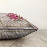 - Sonil-K4076-Gorsel-2 - Realhomes  Kazayağı Zeminli Çiçek Motifli Özel Tasarım Dijital Baskılı Modern Raşel Kadife Yastık Kırlent Kılıfı Realhomes