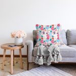 Krem Zeminde Rengarenk Çiçekler Motifli Dijital Baskılı Dekoratif Raşel Kadife Yastık Kırlent Kılıfı Realhomes