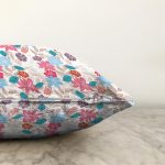 Krem Zeminde Rengarenk Çiçekler Motifli Dijital Baskılı Dekoratif Raşel Kadife Yastık Kırlent Kılıfı Realhomes