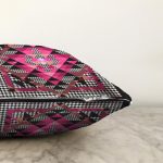 - Sonil-K4092-Gorsel-2 - Realhomes Kazayağı Zeminli Geometrik Motifli Özel Tasarım Dijital Baskılı Modern Raşel Kadife Yastık Kırlent Kılıfı Realhomes