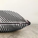 - Sonil-K4123-Gorsel-2 - Realhomes  Siyah Beyaz Geometrik Desenli Özel Tasarım Dijital Baskılı Modern Raşel Kadife Yastık Kırlent Kılıfı Realhomes