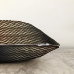 - Sonil-K4132-Gorsel-2 - Realhomes Zikzak Motifli Özel Tasarım Dijital Baskılı Modern Raşel Kadife Yastık Kırlent Kılıfı Realhomes