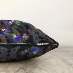 Koyu Zeminde Etnik Desenli Özel Tasarım Dijital Baskılı Modern Raşel Kadife Yastık Kırlent Kılıfı Realhomes