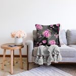 - Sonil-K4154-Gorsel-1 - Realhomes  Modern Siyah Zemin ve Çiçeklerin Uyumu Özel Tasarım Raşel Kadife Yastık Kırlent Kılıfı Realhomes