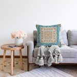 - Sonil-K4168-Gorsel-1 - Realhomes Gold Kare ve Mavinin Uyumu Tasarımlı Dijital Baskılı Şönil Yastık Kırlent Kılıfı Realhomes