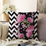 Siyah Zikzak Zeminde İlkbahar Çiçekleri Temalı Raşel Kadife Yastık Kırlent Kılıfı Realhomes