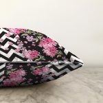 Siyah Zikzak Zeminde İlkbahar Çiçekleri Temalı Raşel Kadife Yastık Kırlent Kılıfı Realhomes