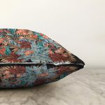 - Sonil-K4174-Gorsel-2 - Realhomes Siyah ve Güllerin Uyumu Dijital Baskılı Raşel Kadife Yastık Kırlent Kılıfı Realhomes