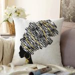 - Sonil-K5098ayna-Gorsel - Realhomes Siyah Beyaz Zenci Kadın Motifli Dekoratif Raşel Kadife Kırlent Kılıfı Realhomes