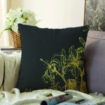 - Sonil-K6010-Gorsel - Realhomes Koyu Zeminde Altın Rengi Çerçeveli Dijital Baskılı Dekoratif Raşel Kadife Yastık Kırlent Kılıfı Realhomes