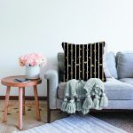 - Sonil-K6126-Gorsel-1 - Realhomes  Çizgili Zemin Üzerinde Altın Kalpler Desenli Dijital Baskılı Dekoratif Raşel Kadife Yastık Kırlent Kılıfı Realhomes