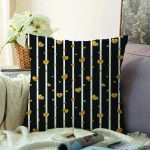 - Sonil-K6126-Gorsel - Realhomes  Çizgili Zemin Üzerinde Altın Kalpler Desenli Dijital Baskılı Dekoratif Raşel Kadife Yastık Kırlent Kılıfı Realhomes