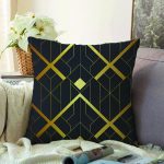 - Sonil-K6149-Gorsel - Realhomes  Koyu Zeminde Altın Rengi Geometrik Desenli Dijital Baskılı Dekoratif Raşel Kadife Yastık Kırlent Kılıfı Realhomes