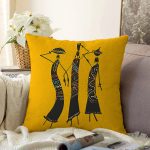 Turuncu Zeminde Afrika Kadınlar Tasarımlı Dijital Baskılı Raşel Kadife Kırlent Kılıfı Realhomes