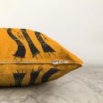 Turuncu Zeminde Afrika Kadınlar Tasarımlı Dijital Baskılı Raşel Kadife Kırlent Kılıfı Realhomes