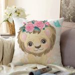 - Sonil-K6613-Gorsel - Realhomes  Sevimli Yavru Aslan Çocuk Odası Dijital Baskılı Dekoratif Raşel Kadife Yastık Kırlent Kılıfı Realhomes