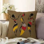 - Sonil-K6722-Gorsel - Realhomes Siyah Puanlı Zeminde Yaprak Tasarımı Dijital Baskılı Dekoratif Raşel Kadife Yastık Kırlent Kılıfı Realhomes