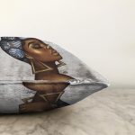 Realhomes Gri Zeminde Etnik Afrikan Woman Tasarımlı Raşel Kadife Yastık Kırlent Kılıfı Realhomes