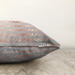 - Sonil-K6762-Gorsel-2 - Realhomes Gri Zeminde Geometrik Desenli Dijital Baskılı Dekoratif Raşel Kadife Yastık Kırlent Kılıfı Realhomes