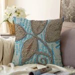 - Sonil-K6764-Gorsel - Realhomes  Kabartma Yüzey Yaprak Desenli Dijital Baskılı Dekoratif Raşel Kadife Yastık Kırlent Kılıfı Realhomes