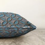 Kabartma Yüzey Geometrik Desenli Dijital Baskılı Dekoratif Raşel Kadife Yastık Kırlent Kılıfı Realhomes