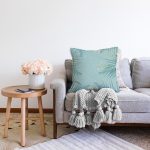 - Sonil-K6769-Gorsel-1 - Realhomes  Mavi Zemin Yaprak Tasarım Desenli Dijital Baskılı Dekoratif Raşel Kadife Yastık Kırlent Kılıfı Realhomes