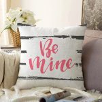 Sevgililer Günü Temalı Özel Tasarım Dijital Baskılı Modern Raşel Kadife Yastık Kırlent Kılıfı Realhomes