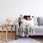 Sevgililer Günü Temalı Özel Tasarım Dijital Baskılı Modern Raşel Kadife Yastık Kırlent Kılıfı Realhomes