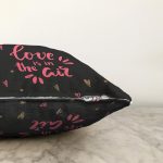 - Sonil-K9155-Gorsel-2 - Realhomes Sevgililer Günü Temalı Özel Tasarım Dijital Baskılı Modern Raşel Kadife Yastık Kırlent Kılıfı Realhomes