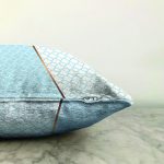 - Sonil-K9272-Gorsel-2 - Realhomes  Mavi & Beyaz Ogea Desenli Dijital Baskılı Dekoratif Raşel Kadife Yastık Kırlent Kılıfı Realhomes