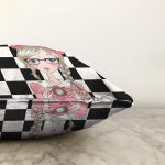 Dama Zeminli Fotoğraf Çeken Kız Tasarımlı Dijital Baskılı Dekoratif Raşel Kadife Yastık Kırlent Kılıfı Realhomes