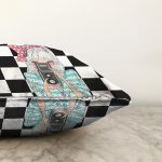 - Sonil-K9298-Gorsel-2 - Realhomes Dama Zeminli Fotoğraf Çeken Kız Tasarımlı Dijital Baskılı Modern Şönil Yastık Kırlent Kılıfı Realhomes