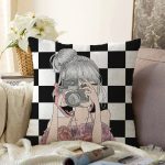 - Sonil-K9299-Gorsel - Realhomes Dama Zeminli & Fotoğraf Çeken Kız Tasarımlı Dijital Baskılı Dekoratif Raşel Kadife Yastık Kırlent Kılıfı Realhomes